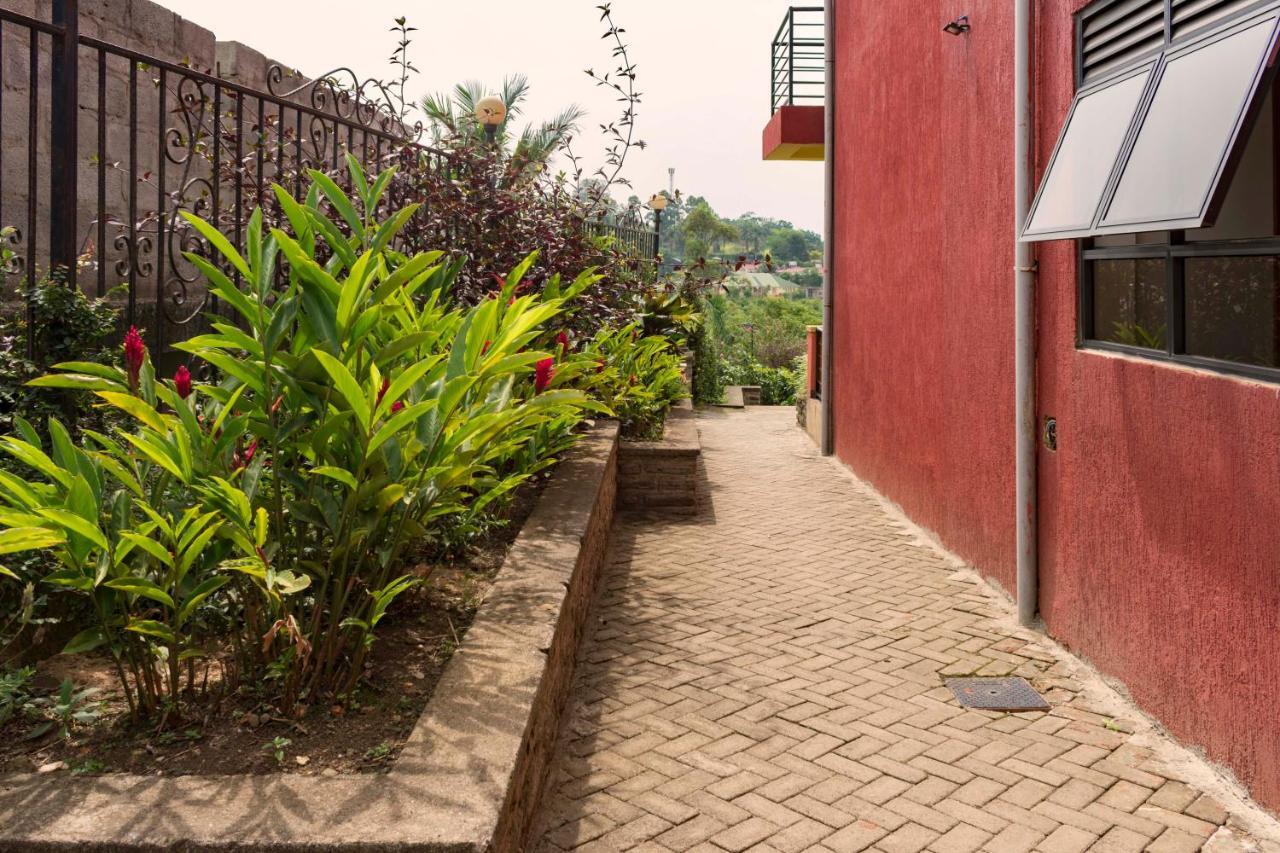 Fort Fun City Hotel Fort Portal Exterior photo